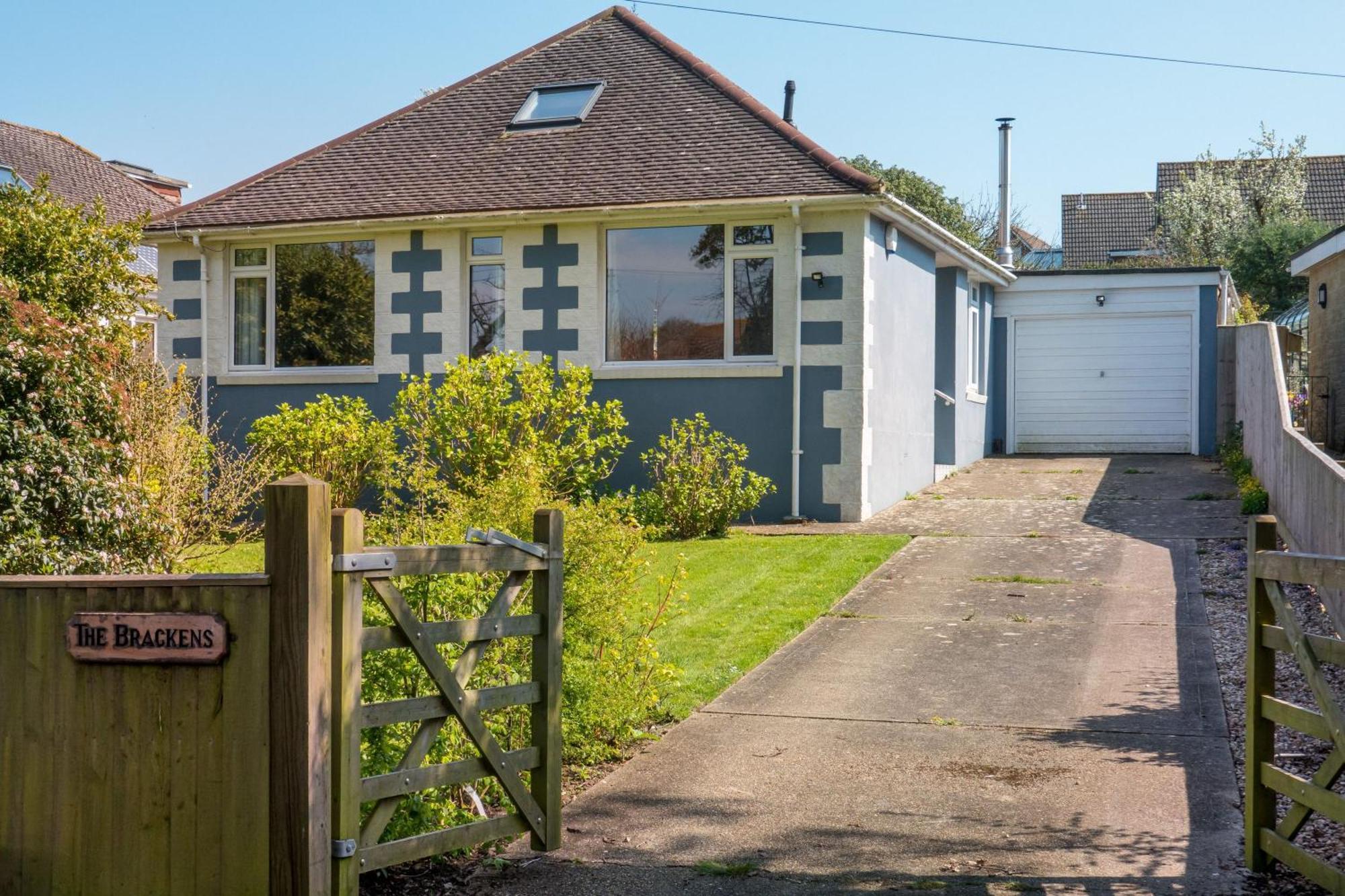 The Brackens Villa Seaview Exterior photo